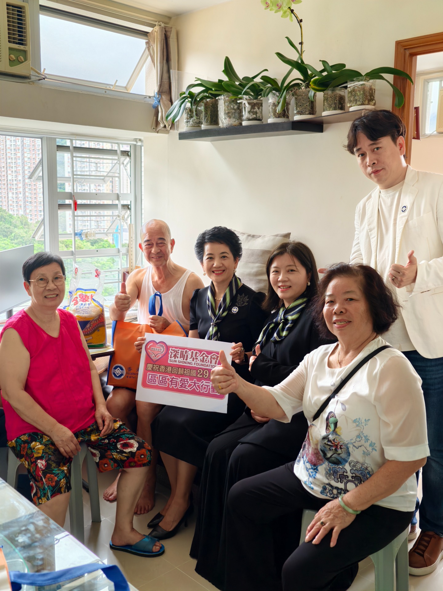 △深總常務副會長王冠墨、蔡文娟探訪鄉親市民