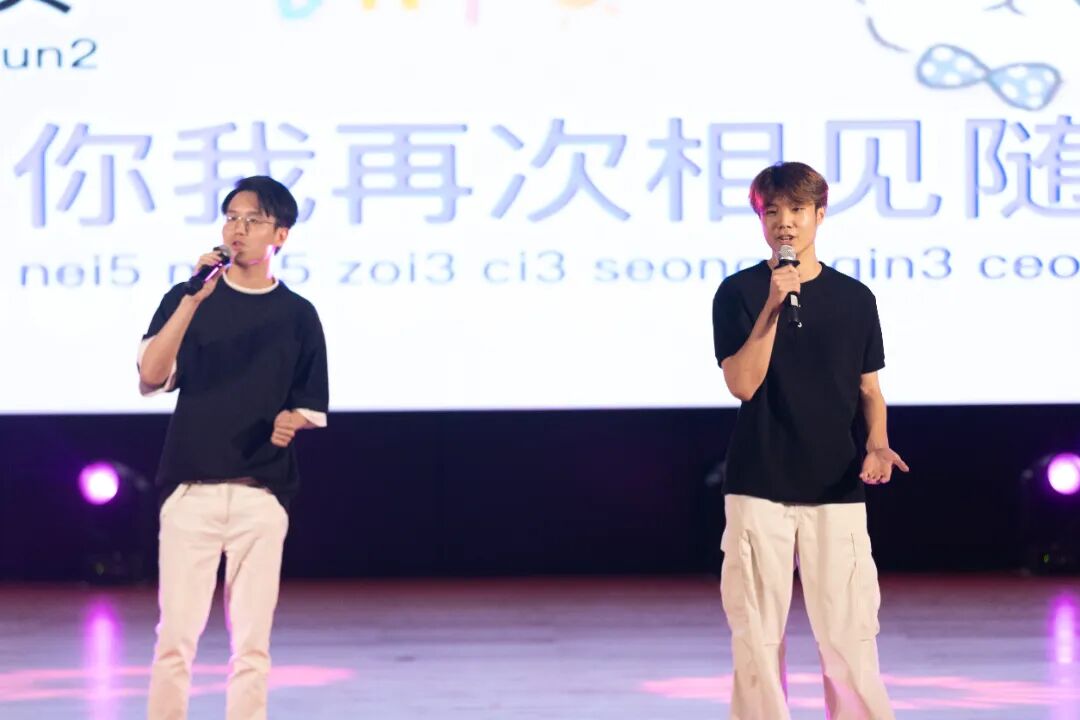 深總青委會成員莊宇桐、林承熹合唱歌曲《友共情》