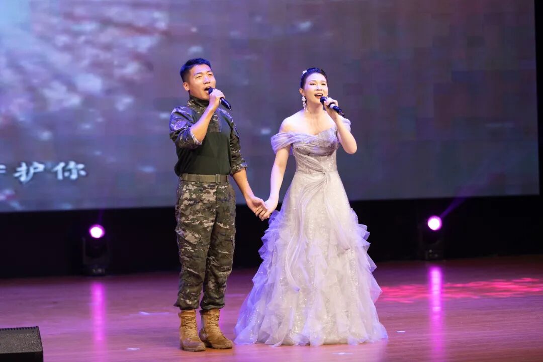 男女聲對唱《左手牽你右手敬禮》
