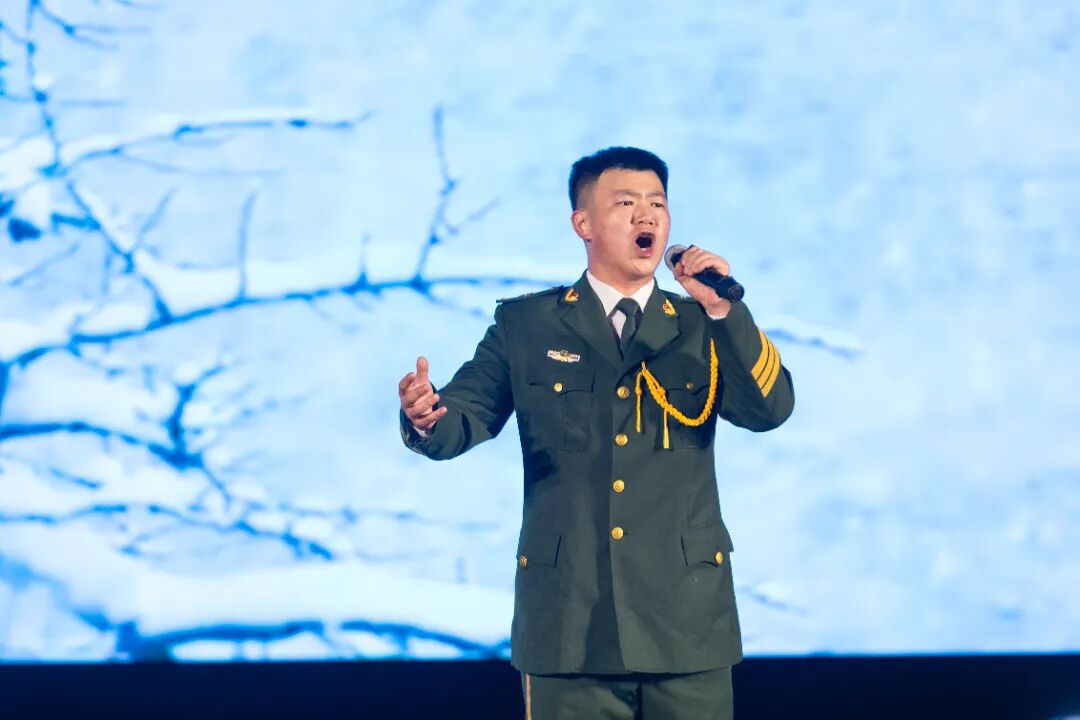 男生獨唱《愛永在》